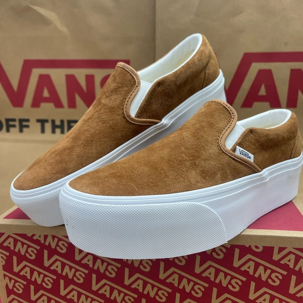 Vans NUBUCK Classic Slip-On Platform Shoe
Stackform Sneakers 
Nubuck Chipmunk - Picture 6 of 16